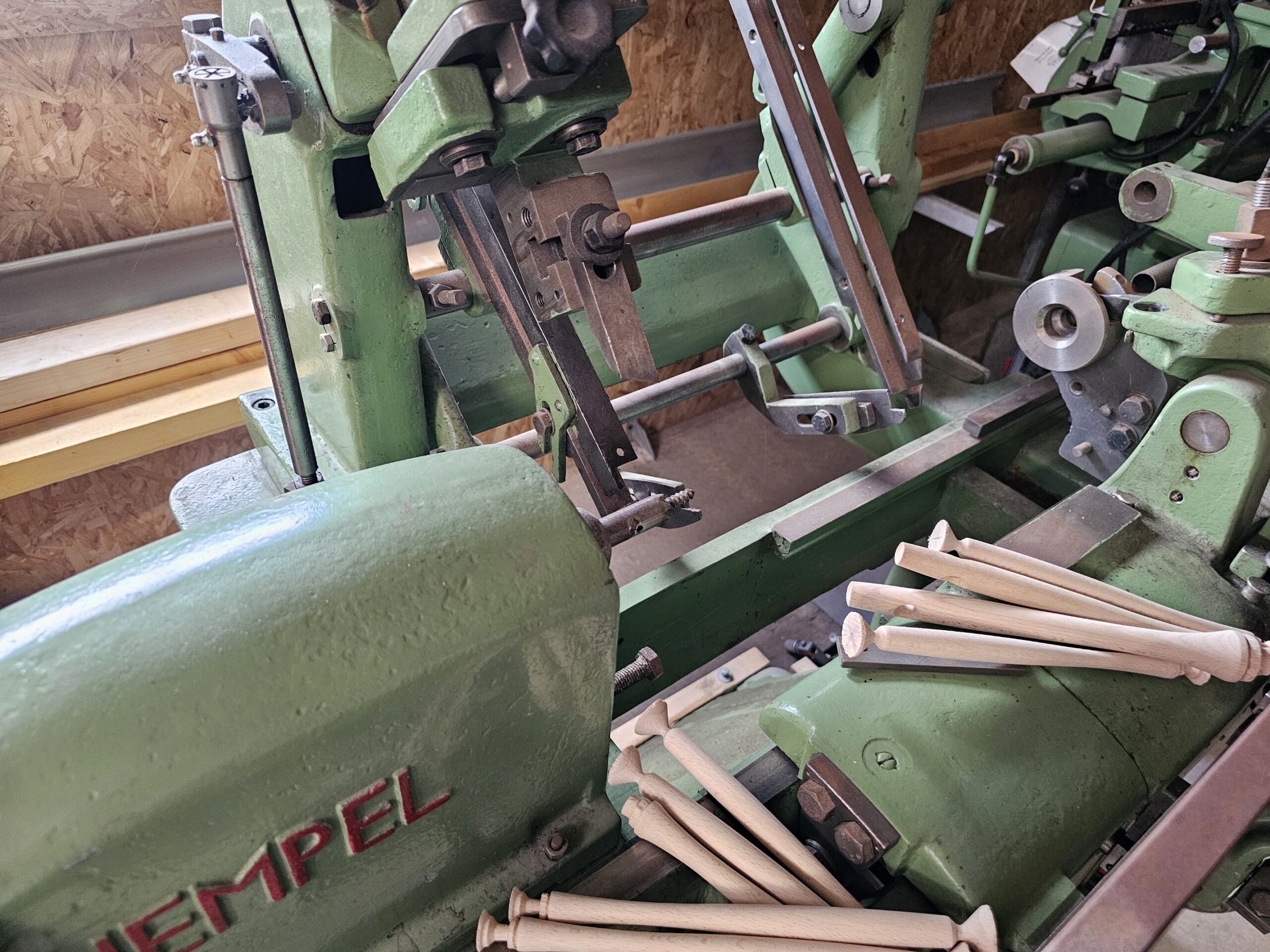 Machine tournerie hempel pinceaux